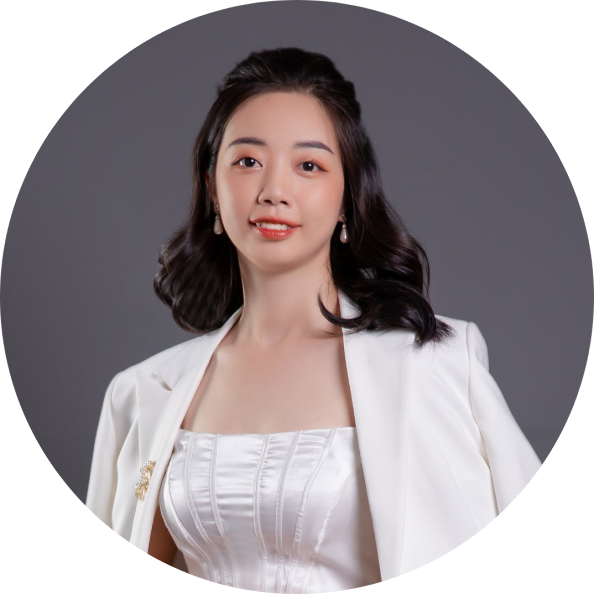Ms. Lune Ngô